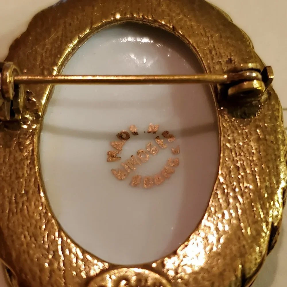 VTG‎ Hand Painted Lady in Blue Limoges Brooch Pin